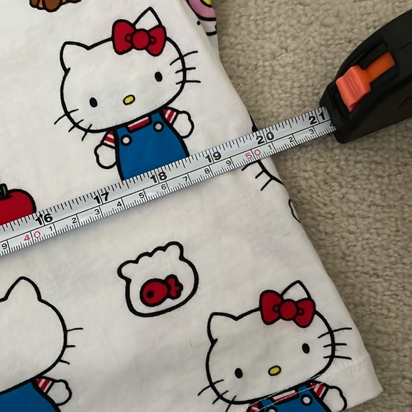 Levi’s cropped woman’s short sleeve tee shirt - Sanrio Hello Kitty - Picture 10 of 12